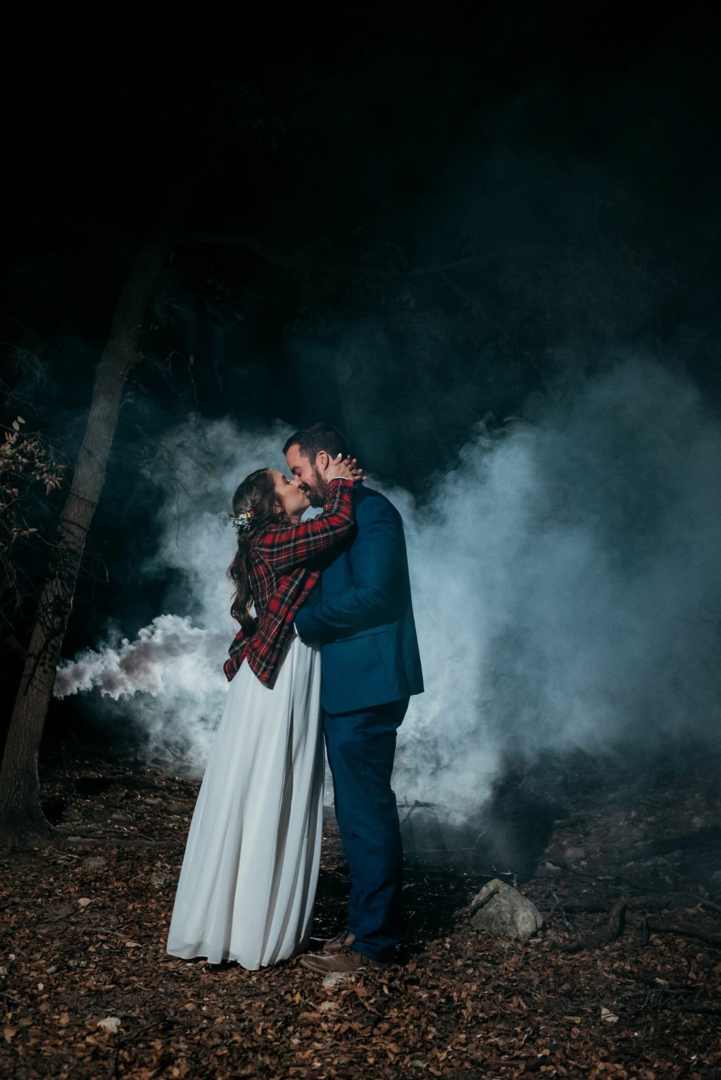 Smoke Bomb Couple Kissing 1367x2048 elm pass woods center point texas